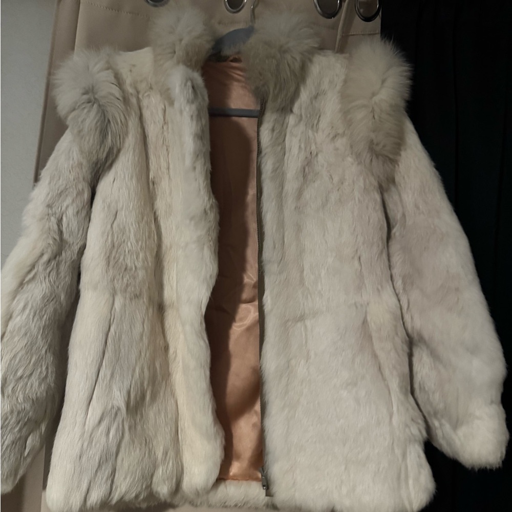 Luxurious Cream Teddy Jacket with Plush Texture